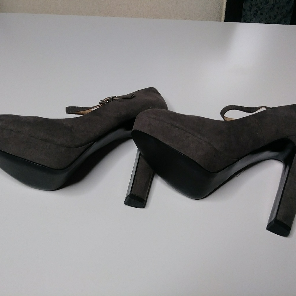 Shoes - Picture 5 of 5